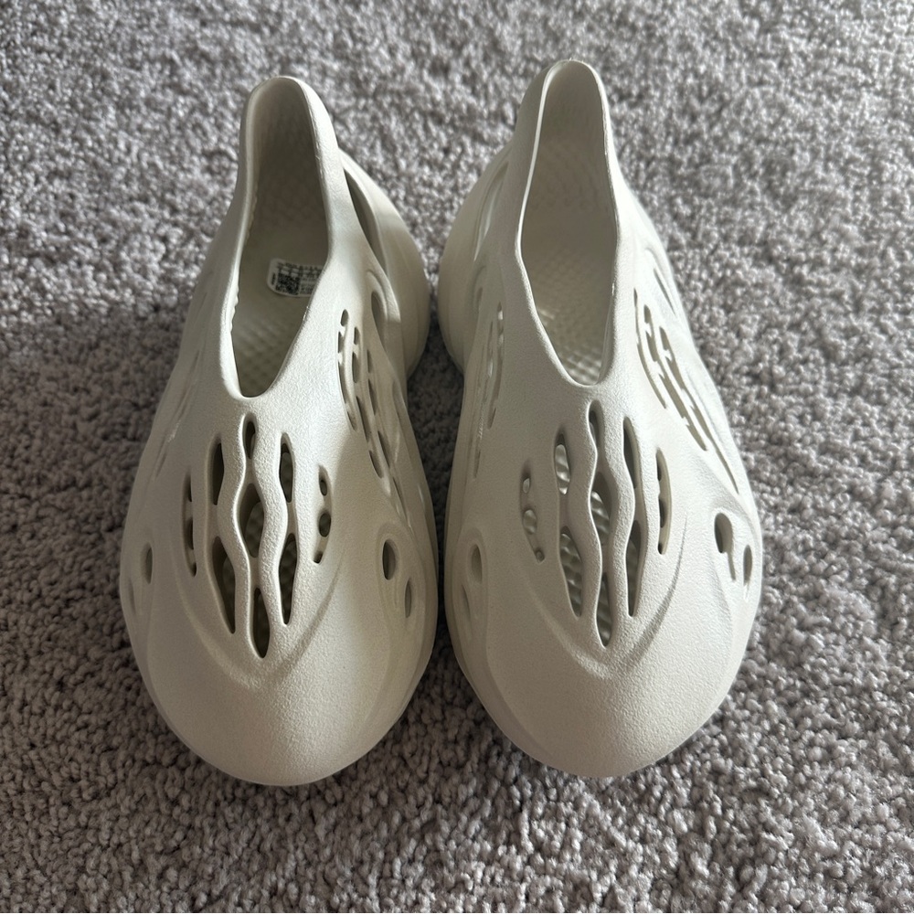 YEEZY Foam RNNR - Picture 3 of 7